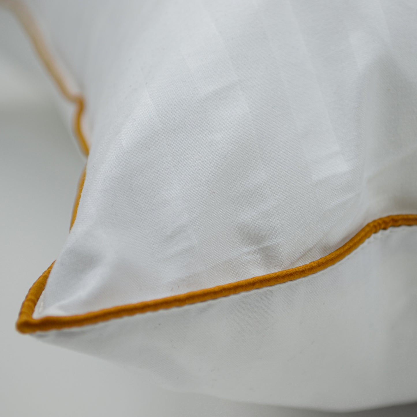 Soft Cotton Hotel Stripe Pillow Microfiber with golden piping